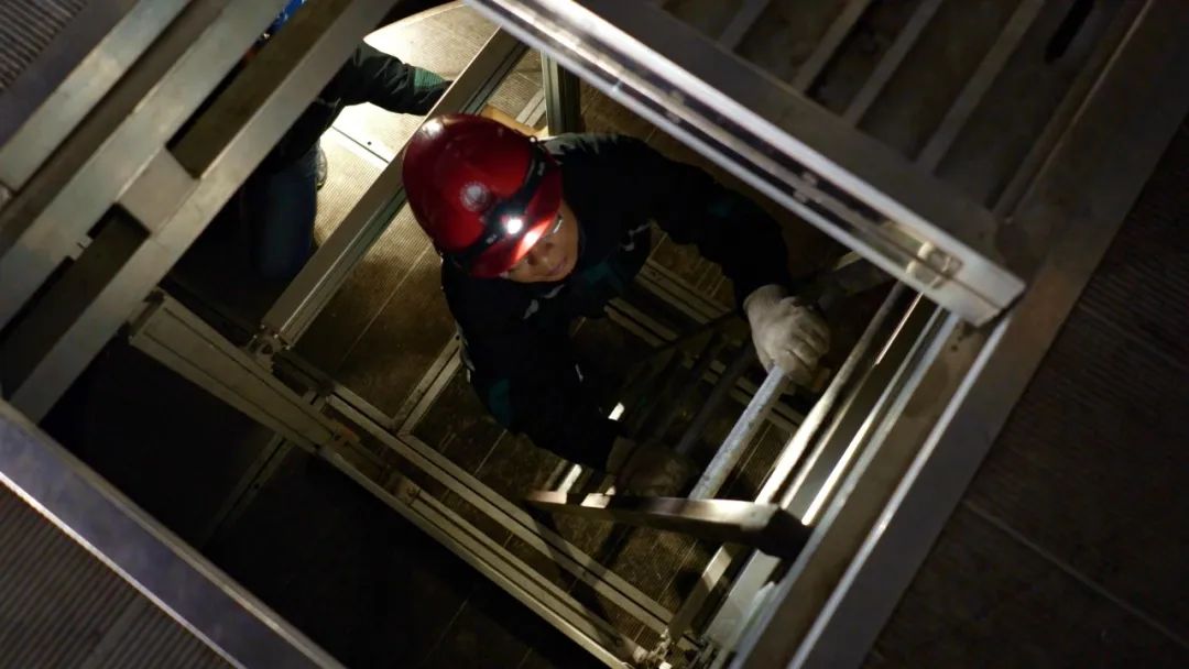 鏡頭裡(lǐ)的故事(shì)——至愛無言,英雄掌燈人(圖5) 640 (6).jpg